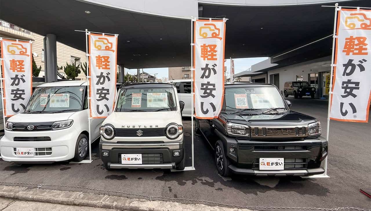 エムアンドエム姫路南店の店頭に並ぶ最新の展示車