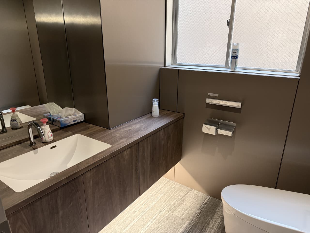エムアンドエム姫路南店のキレイなトイレルーム。